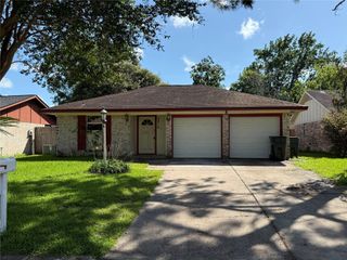 4814 Hannas Reef Drive, Bacliff, TX 77518