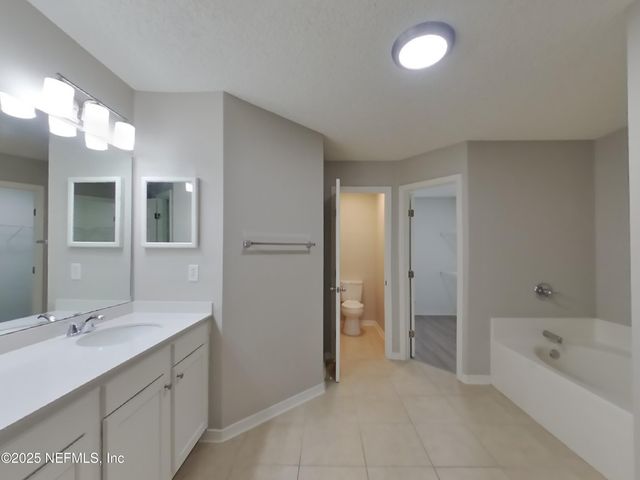 1267 SUMMIT OAKS Drive E, Jacksonville, FL 32221