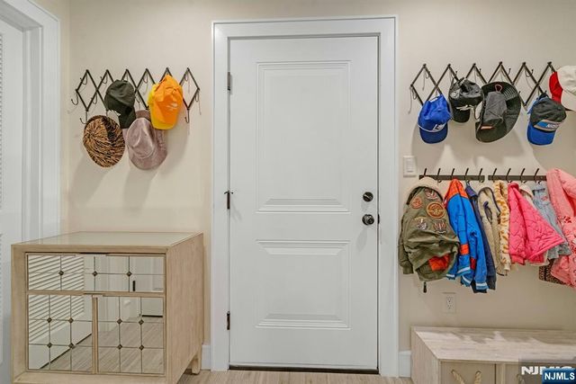 387 Lincoln Avenue B, Cliffside Park, NJ 07010