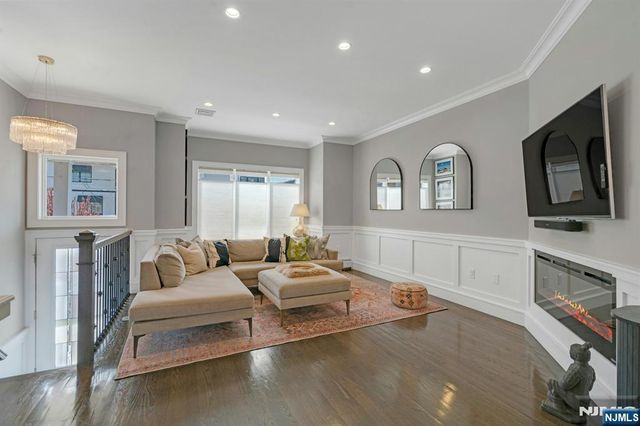 387 Lincoln Avenue B, Cliffside Park, NJ 07010