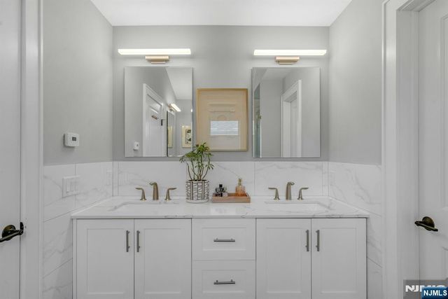 387 Lincoln Avenue B, Cliffside Park, NJ 07010