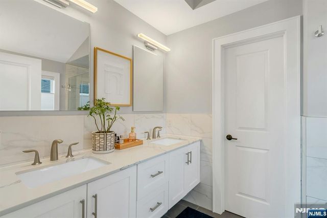 387 Lincoln Avenue B, Cliffside Park, NJ 07010