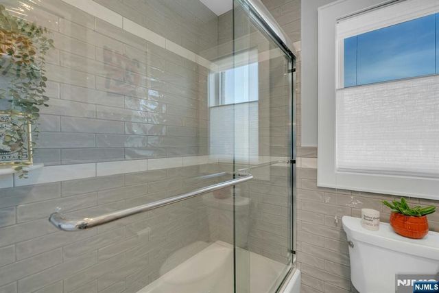 387 Lincoln Avenue B, Cliffside Park, NJ 07010