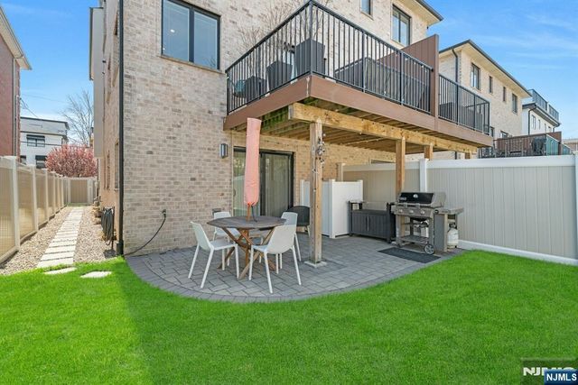 387 Lincoln Avenue B, Cliffside Park, NJ 07010