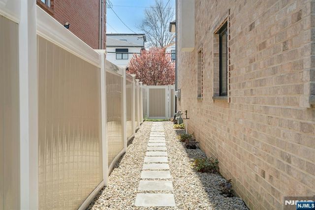 387 Lincoln Avenue B, Cliffside Park, NJ 07010