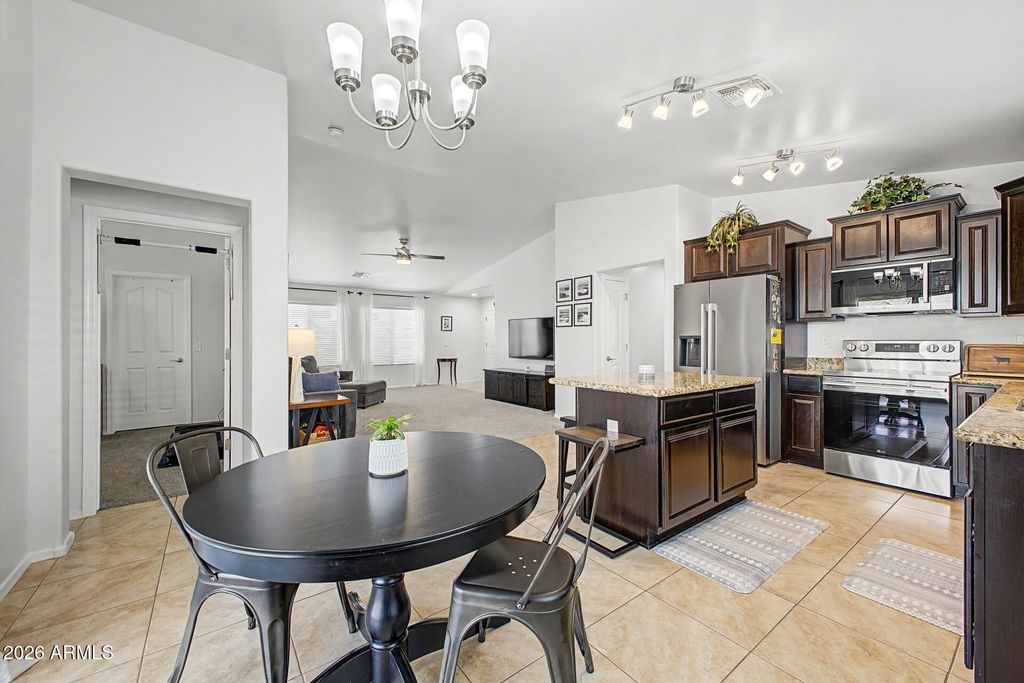 Image 13 of property listing at 2164 E STACEY Road, Gilbert, AZ 85298