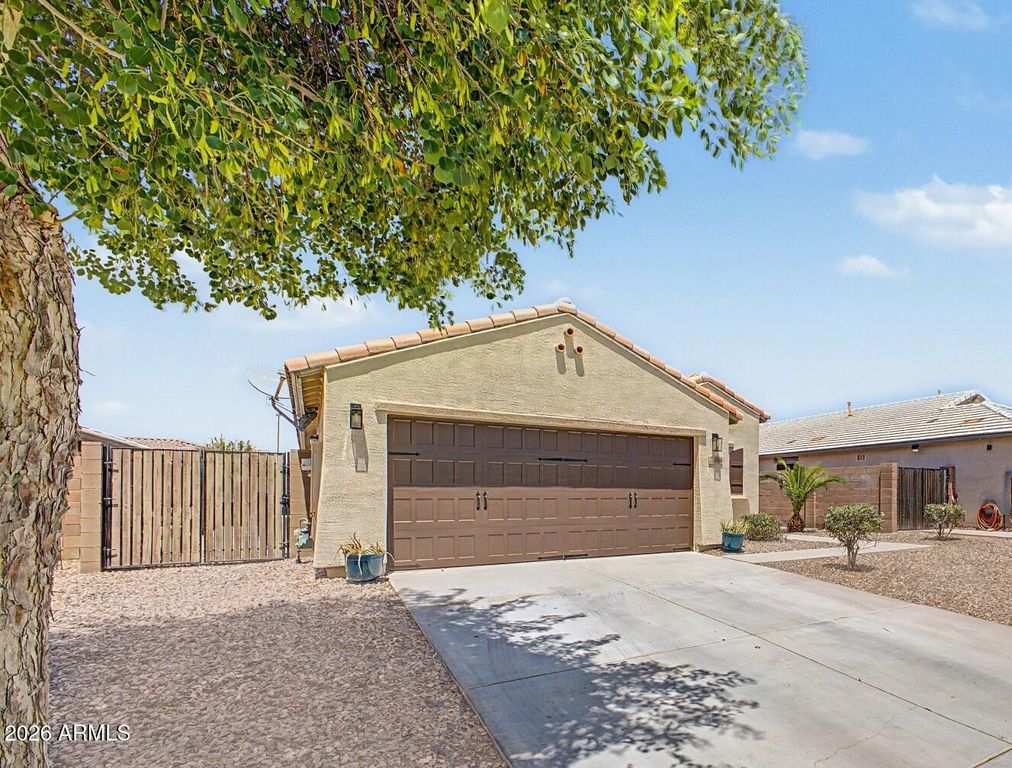 Image 2 of property listing at 2164 E STACEY Road, Gilbert, AZ 85298