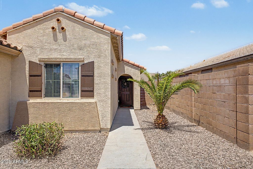 Image 3 of property listing at 2164 E STACEY Road, Gilbert, AZ 85298