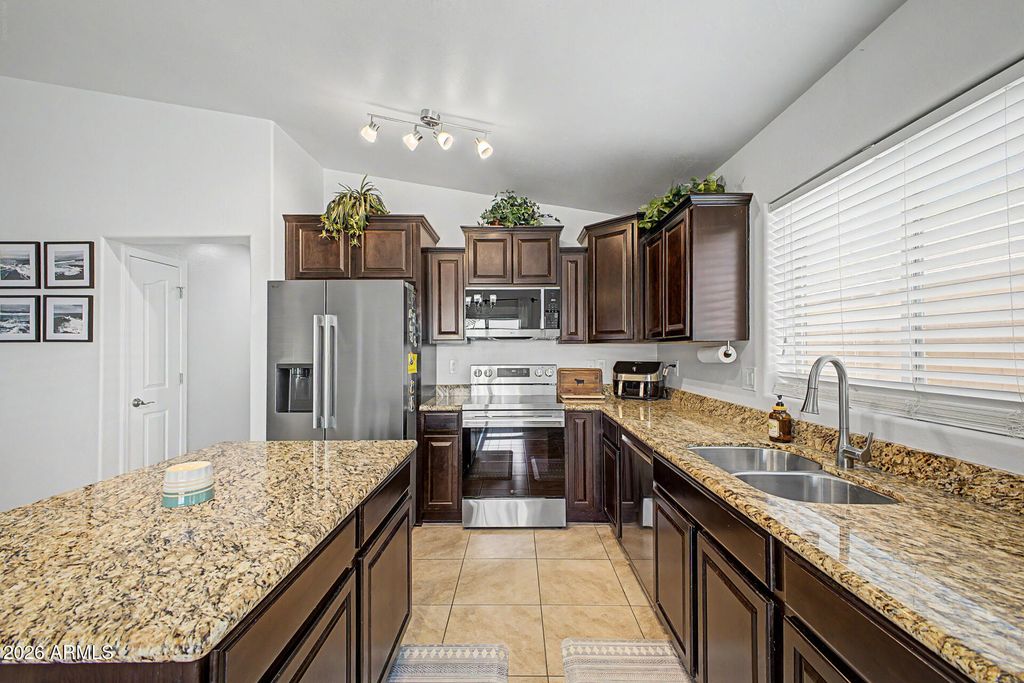 Image 9 of property listing at 2164 E STACEY Road, Gilbert, AZ 85298