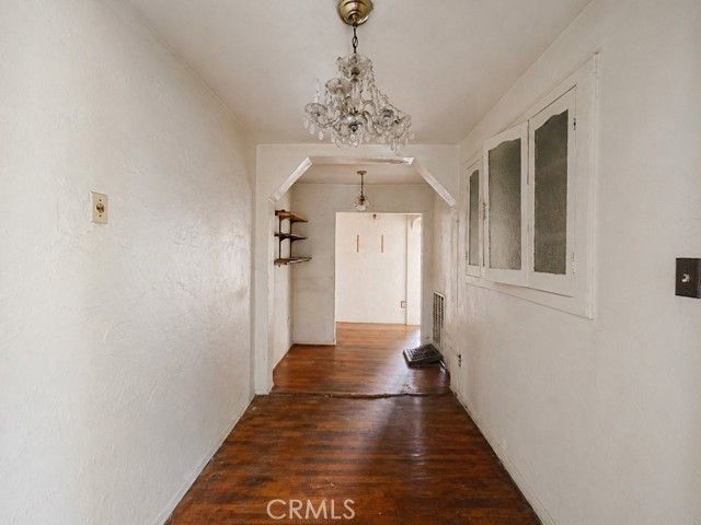 211 S Bel Aire Drive, Burbank, CA 91501