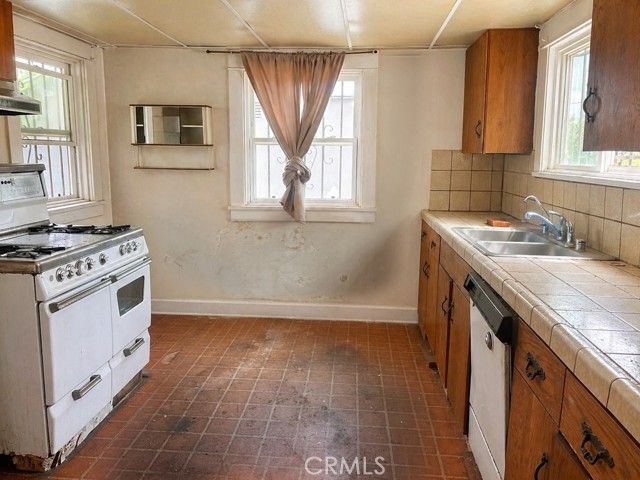 211 S Bel Aire Drive, Burbank, CA 91501