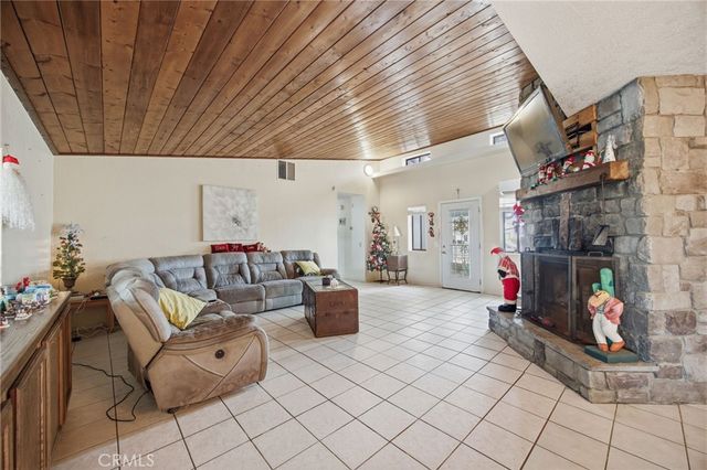 7725 Sahara, 29 Palms, CA 92277