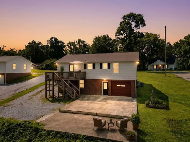 250 Old Columbia Rd, Dickson, TN 37055