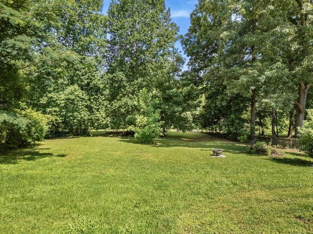 250 Old Columbia Rd, Dickson, TN 37055