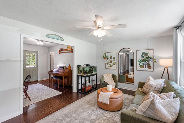 250 Old Columbia Rd, Dickson, TN 37055