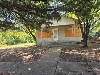 1544 E Myrtle Street, Fort Worth, TX 76104