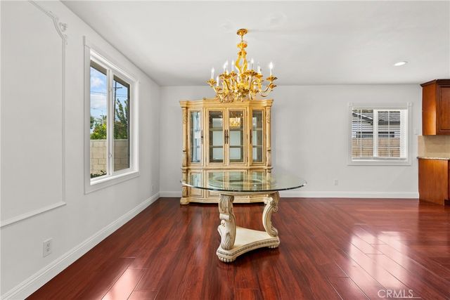 23036 Burbank, Woodland Hills, CA 91367