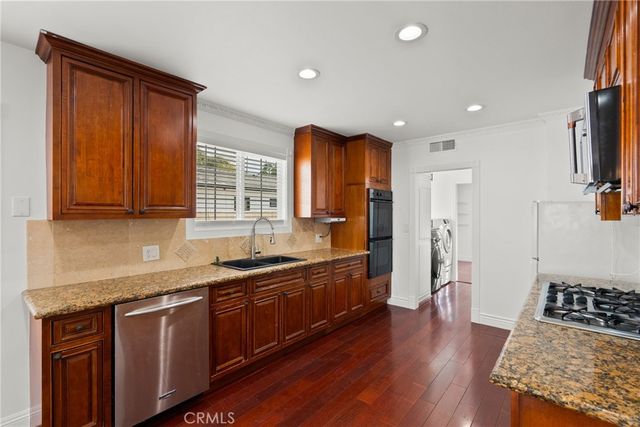 23036 Burbank, Woodland Hills, CA 91367