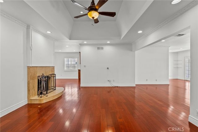 23036 Burbank, Woodland Hills, CA 91367
