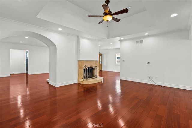 23036 Burbank, Woodland Hills, CA 91367
