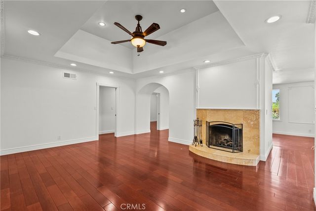 23036 Burbank, Woodland Hills, CA 91367