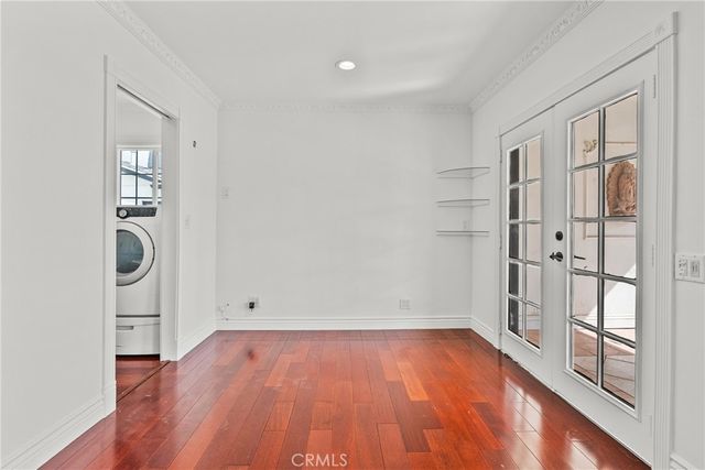 23036 Burbank, Woodland Hills, CA 91367