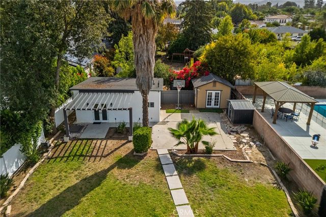 23036 Burbank, Woodland Hills, CA 91367