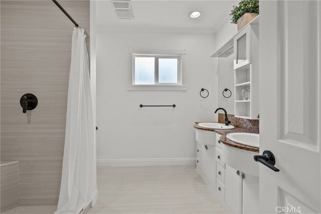 23036 Burbank, Woodland Hills, CA 91367