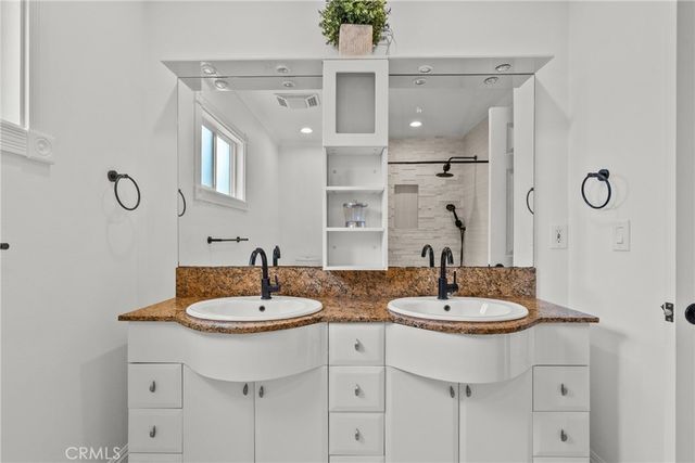 23036 Burbank, Woodland Hills, CA 91367