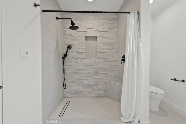 23036 Burbank, Woodland Hills, CA 91367