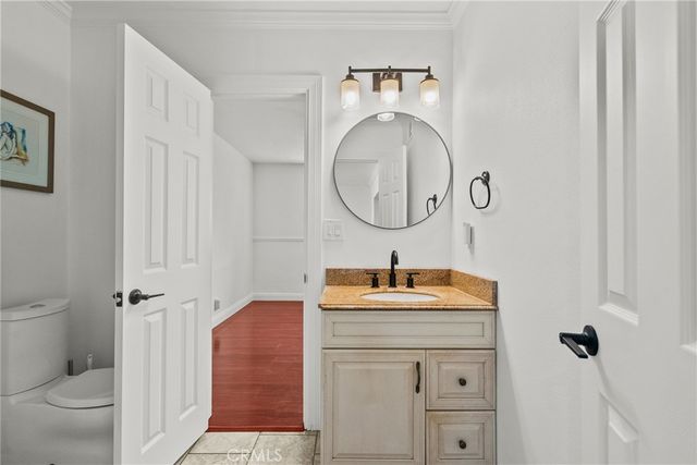 23036 Burbank, Woodland Hills, CA 91367