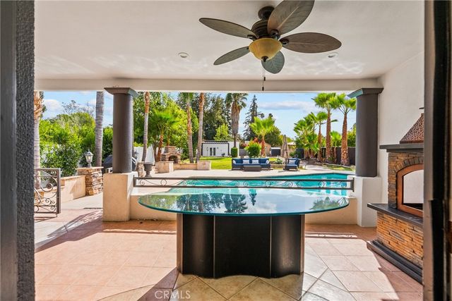 23036 Burbank, Woodland Hills, CA 91367
