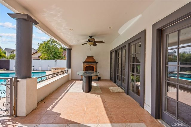 23036 Burbank, Woodland Hills, CA 91367