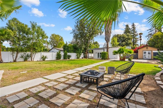 23036 Burbank, Woodland Hills, CA 91367