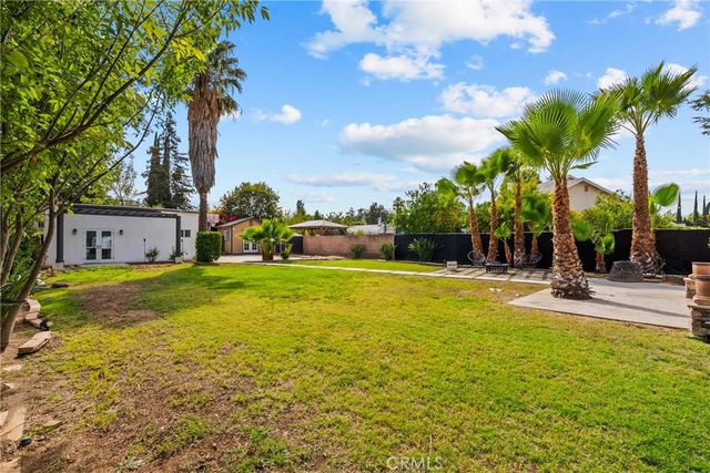 23036 Burbank, Woodland Hills, CA 91367
