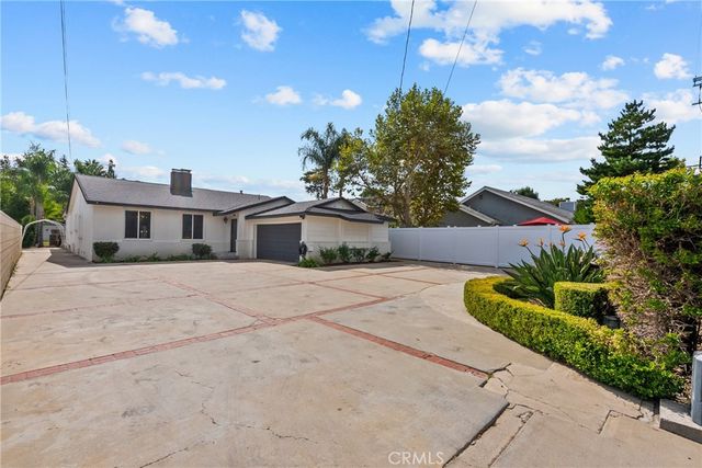 23036 Burbank, Woodland Hills, CA 91367