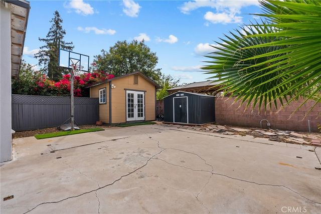23036 Burbank, Woodland Hills, CA 91367