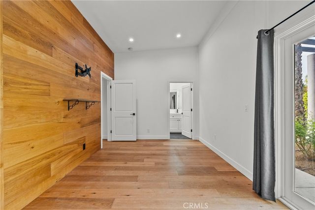23036 Burbank, Woodland Hills, CA 91367