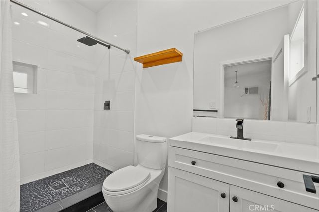 23036 Burbank, Woodland Hills, CA 91367