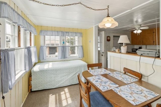 10 Surf Avenue, Wareham, MA 02571