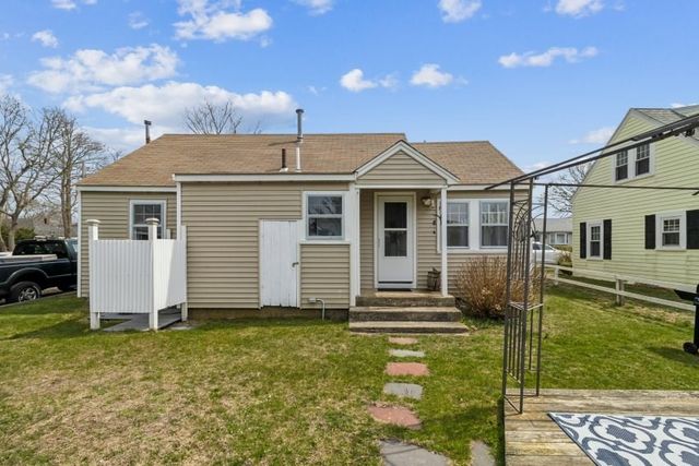 10 Surf Avenue, Wareham, MA 02571