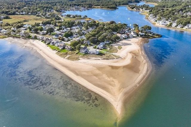 10 Surf Avenue, Wareham, MA 02571