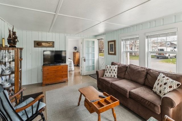 10 Surf Avenue, Wareham, MA 02571