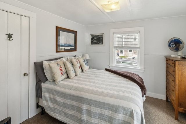 10 Surf Avenue, Wareham, MA 02571