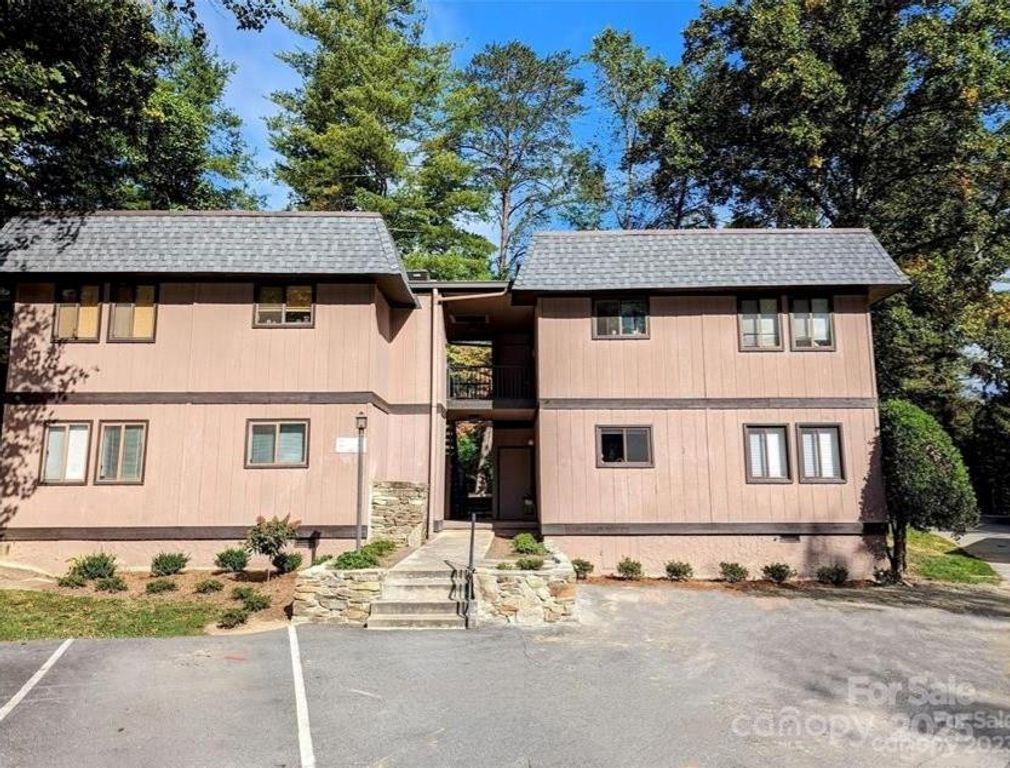 11 Lake Drive B-1, Hendersonville, NC 28739
