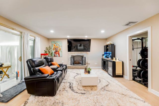 9205 Menard Avenue, Oak Lawn, IL 60453