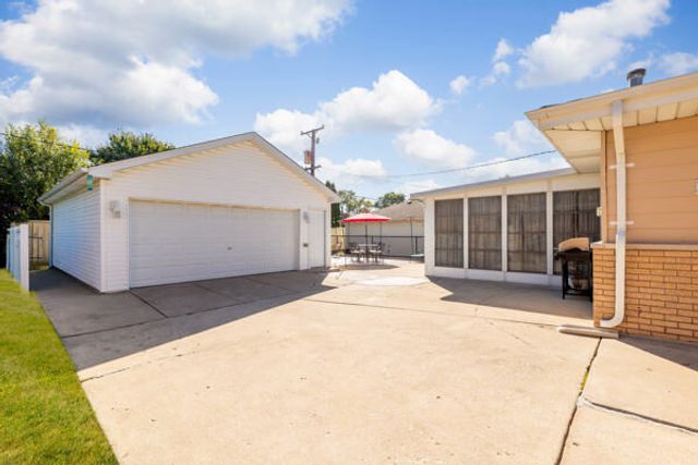 9205 Menard Avenue, Oak Lawn, IL 60453