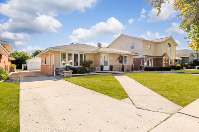 9205 Menard Avenue, Oak Lawn, IL 60453