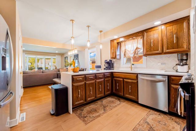 9205 Menard Avenue, Oak Lawn, IL 60453