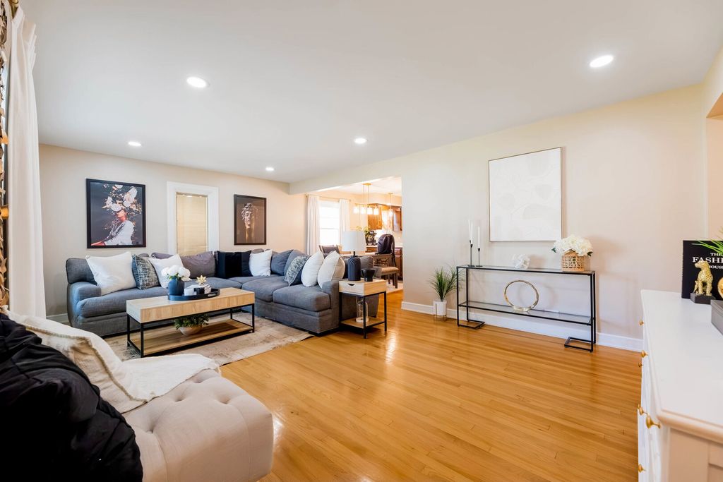 9205 Menard Avenue, Oak Lawn, IL 60453 — photo 2